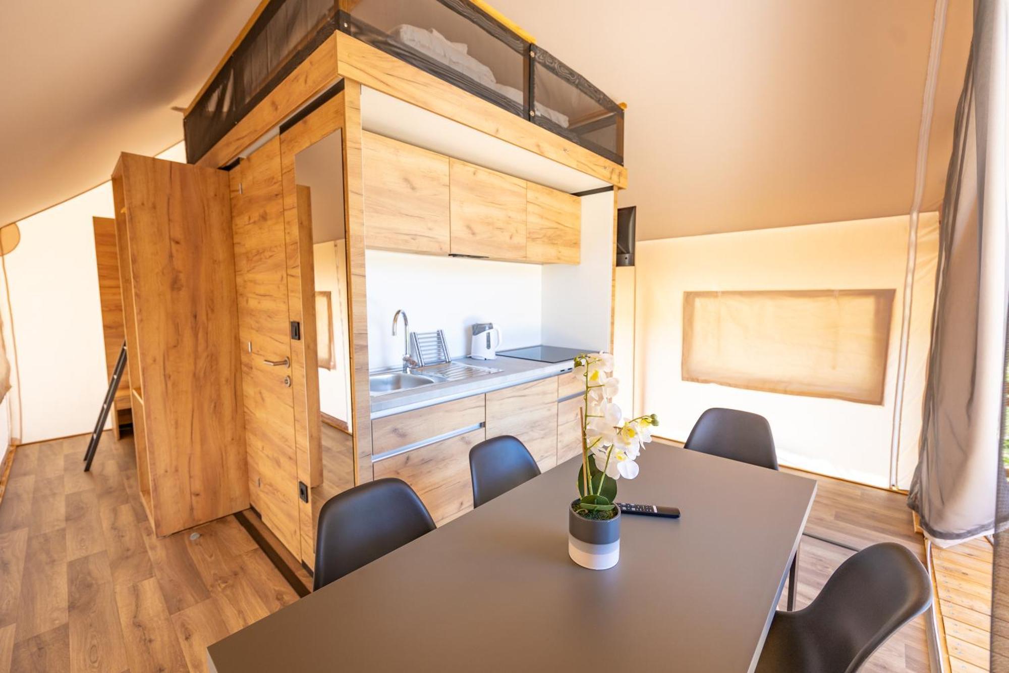 Camp Dole Zivogosce - Mobile Home And Glamping Tent Buitenkant foto